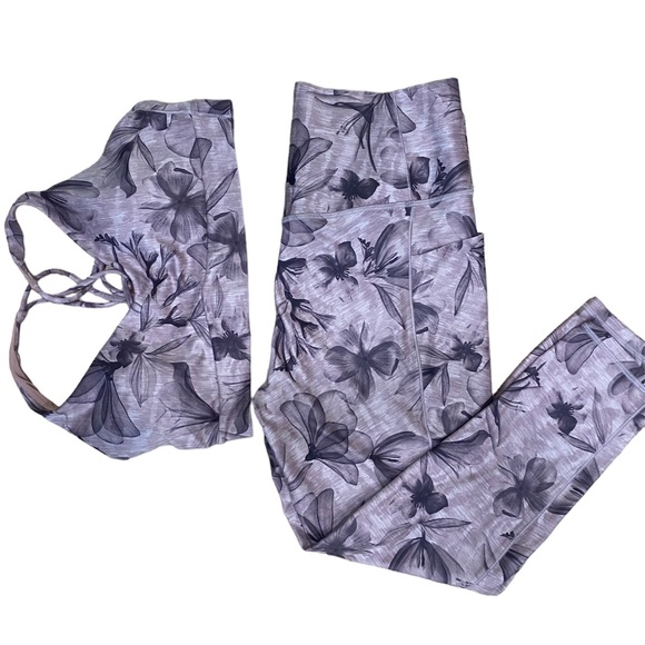 Athleta Pants - Athleta salutation stash pocket II print 7/8 leggings AND Athletic Bra Sz Large